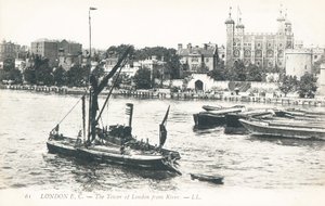 Barche sul Tamigi con la Torre di Londra sullo sfondo