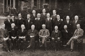 Il primo governo laburista britannico nel 1924, da La storia di venticinque anni, pubblicato nel 1935 da English Photographer