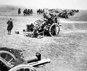 Cannoni da campo britannici da 18 libbre in azione sul fronte occidentale da English Photographer