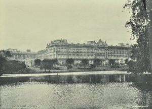 Buckingham Palace, Buckingham Palace, Westminster LB: vista generale, 1896 da English Photographer