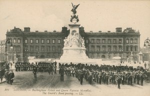 Buckingham Palace e Queen Victoria Memorial; Il passaggio della banda delle Guardie