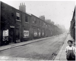 Byron Street, Leylands, Leeds, 14 agosto 1935 da English Photographer
