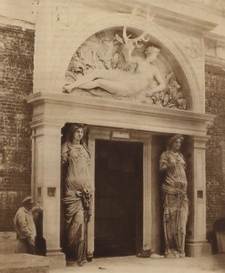 Porta Centrale della Corte Rinascimentale