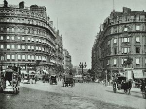 Northumberland Avenue da Trafalgar Square e Charing Cross, 1890 da English Photographer