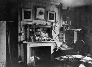 Studio di Charles Darwin a Down House da English Photographer