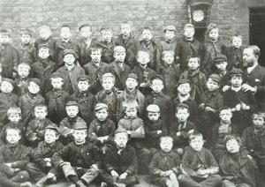 Chaucer Street School: gruppo di ragazzi, 1895 da English Photographer