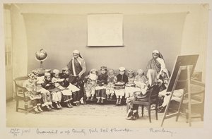 Classe con maestra in una scuola femminile di campagna, Bombay, c. 1873 da English Photographer