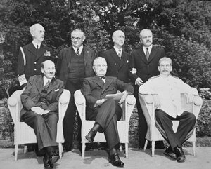 Clement Attlee (1883-1967) Presidente Harry S. Truman (1884-1972) e Joseph Stalin (1879-1953) alla Conferenza di Potsdam da English Photographer
