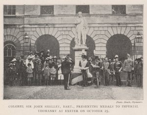 Il colonnello Sir John Shelley, baronetto, presenta medaglie alla Yeomanry Imperiale a Exeter il 25 ottobre da English Photographer