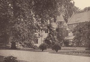 Convento del Sacro Cuore, Roehampton: Estremità orientale della terrazza e Casa del Ritiro da English Photographer