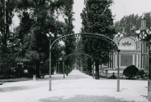 Cremorne Gardens, Londra: Passeggiata Centrale da English Photographer