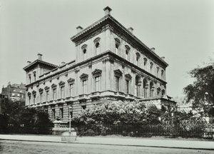 Dorchester House, Park Lane, 1896 da English Photographer