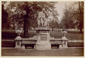 Statua del Dr. Jenner nei Giardini di Kensington da English Photographer