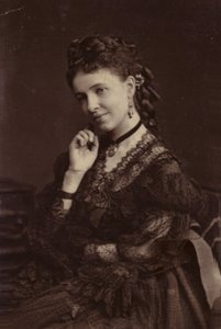 E. Albani da English Photographer