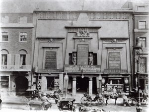 Egyptian Hall, Piccadilly 1895 da English Photographer