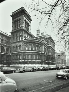 Ministero degli Esteri, Whitehall: elevazione verso Saint Jamess Park, 1896 da English Photographer