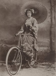 Ragazza in bicicletta, vestita alla moda giapponese da English Photographer