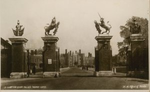 Cancelli del trofeo di Hampton Court Palace da English Photographer