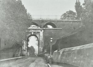Highgate Archway, Archway Road Bridge: vista generale del vecchio ponte, 1896 da English Photographer