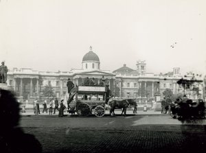 Trasporto trainato da cavalli a Trafalgar Square
