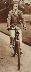 Re Edoardo VIII in bicicletta nel 1911 da English Photographer