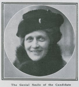 Lady Nancy Astor: Il sorriso cordiale della candidata da English Photographer