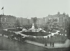 Leicester Square, Westminster LB: vista verso nord-est, 1896 da English Photographer