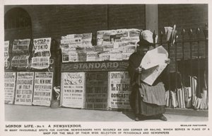 Vita londinese, un venditore di giornali