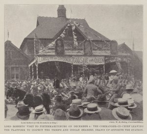 La visita di Lord Roberts a Pietermaritzburg il 4 dicembre, il Comandante in Capo lascia la piattaforma per ispezionare le truppe e i portatori indiani, schierati di fronte alla stazione