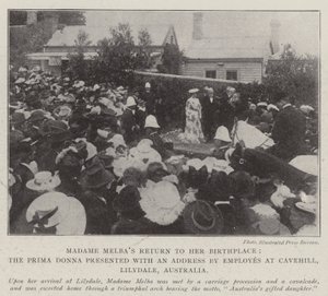 Il ritorno di Madame Melba al suo luogo di nascita, la prima donna presentata con un indirizzo dagli impiegati a Cavehill, Lilydale, Australia da English Photographer