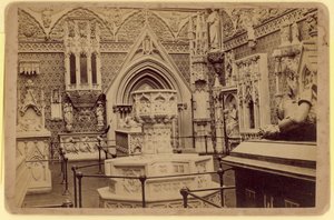 Corte Medievale, Crystal Palace, Sydenham, Londra da English Photographer
