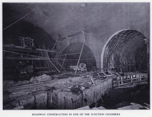 Tunnel del Mersey: Costruzione della Strada in una delle Camere di Giunzione