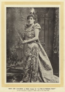 Miss Amy Augarde, come Mdlle Lange, in La Fille de Madame Angot