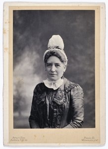 Miss L.M. Gordon, Matrona dell