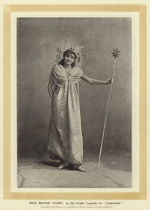 Miss Minnie Terry, come la Silfide Civetta in Cenerentola