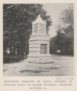 Monumento eretto dai cittadini leali a Niagara Falls per la regina Vittoria, svelato il 19 ottobre