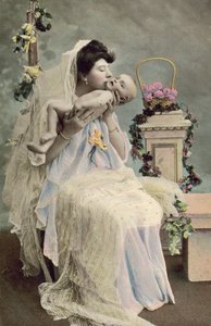 Madre che bacia il bambino (foto a colori) da English Photographer