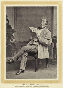 Mr J L Toole: uno studio da English Photographer