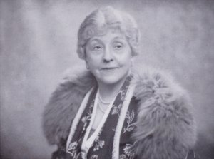 Mrs Laura Henderson, proprietaria del Windmill Theatre, Piccadilly, Londra da English Photographer
