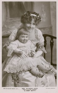 Mrs Seymour Hicks e figlia