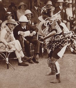 Bellezza nativa a Freetown, Sierra Leone, che danza davanti al futuro re Edoardo VIII