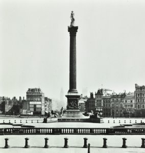 Colonna di Nelson, Trafalgar Square: vista sud dalla National Gallery, 1870 da English Photographer