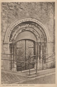Portale normanno della Chiesa di San Nicola, New Romney, Kent da English Photographer