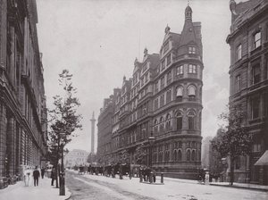 Northumberland Avenue, con il Constitutional Club da English Photographer