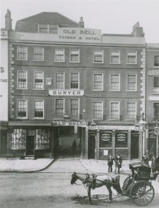 Old Bell Tavern e Hotel, Londra da English Photographer