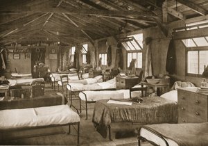 Una delle camere da letto, Donington Hall, illustrazione da Prigionieri tedeschi in Gran Bretagna da English Photographer