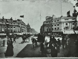 Oxford Circus, Westminster LB: vista verso est, 1895 da English Photographer