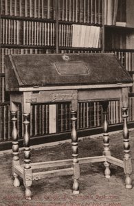 Oxford, Pembroke College, Scrivania del Dr Johnson, da Edial Hall, vicino a Lichfield, dove teneva una scuola da English Photographer