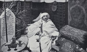 Pierre Loti nel suo studio (foto b/n)