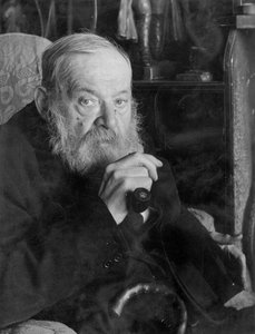Ritratto di Hilaire Belloc, nella sua casa, Kings Land, Shipley, West Sussex da English Photographer